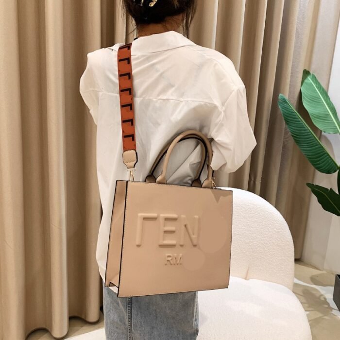 2024 printemps nouvelle grande capacité casual classique simple sac fourre-tout de banlieue de haute qualité sac pour femmes de haute qualité transfrontalier - Image 4