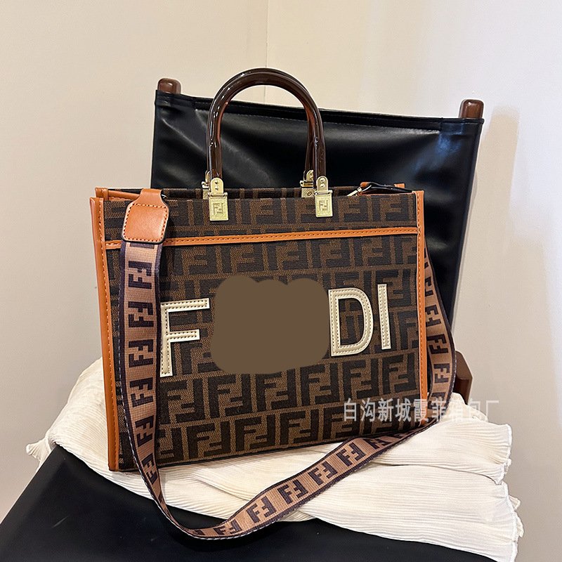 Sac transfrontalier de grande capacité femmes 2025 nouveau sac fourre-tout de niche navetteur sac à main haut de gamme de grande capacité