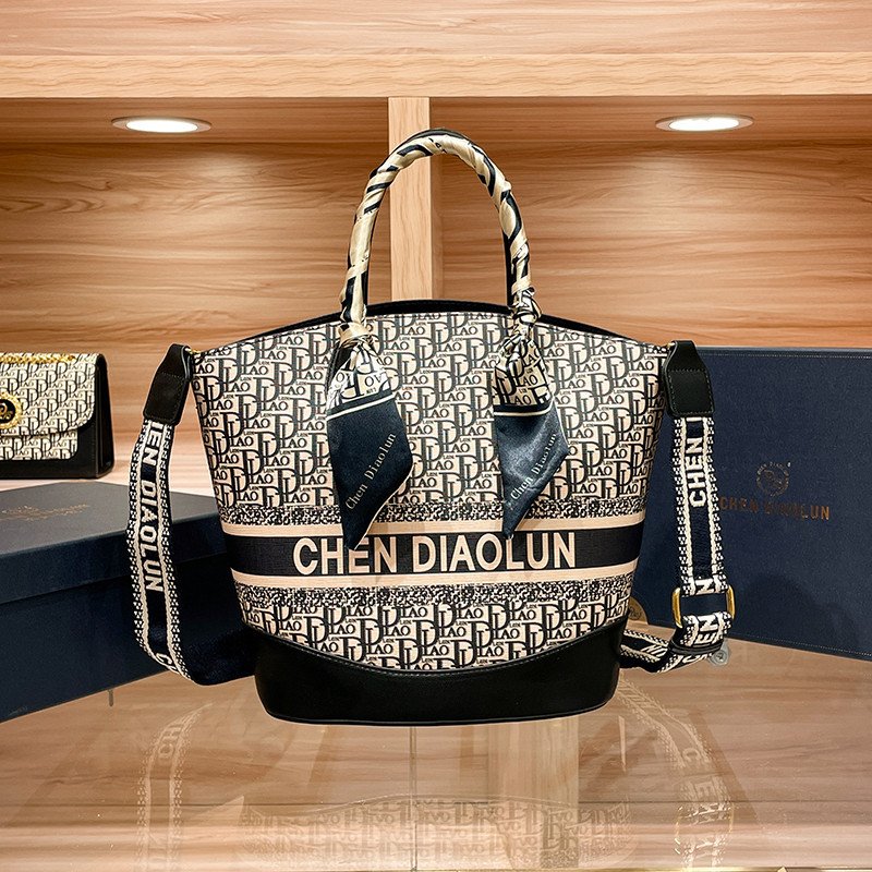 D maison broderie mode grande capacité sac fourre-tout sac femme 2025 nouveau sac shopping polyvalent épaule sac fourre-tout à bandoulière
