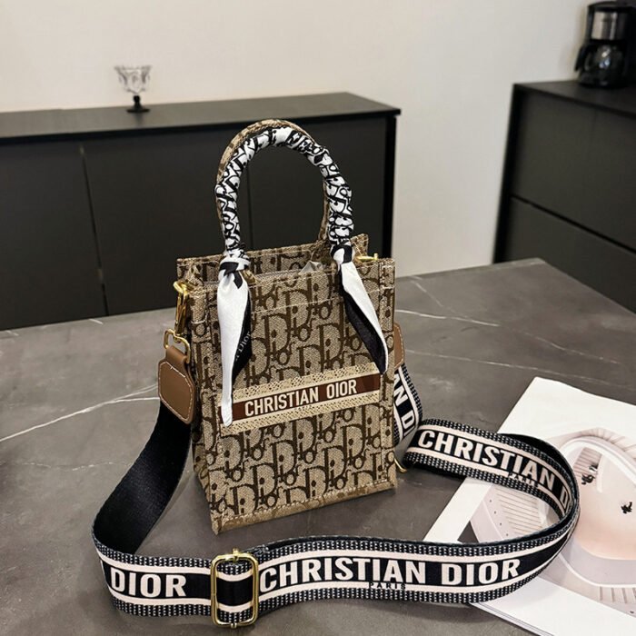Sac femme 2025 nouveau sac fourre-tout mode européenne et américaine polyvalent sac à main vendu façonné broderie une épaule sac à bandoulière marée - Image 2