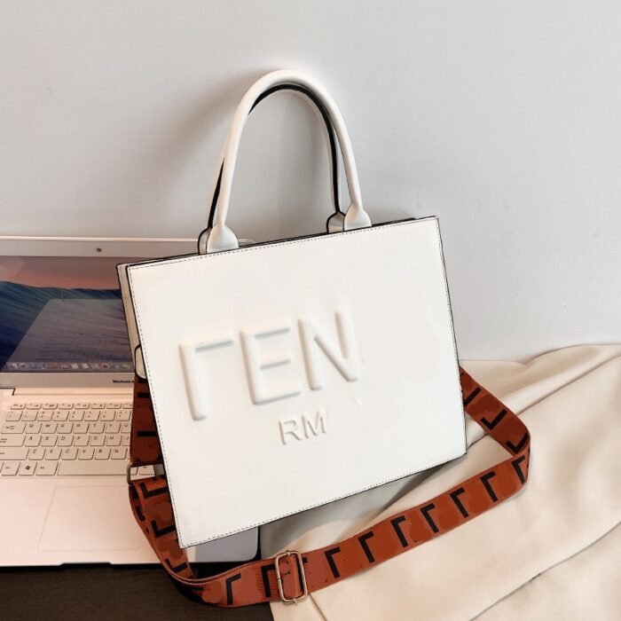2024 printemps nouvelle grande capacité casual classique simple sac fourre-tout de banlieue de haute qualité sac pour femmes de haute qualité transfrontalier