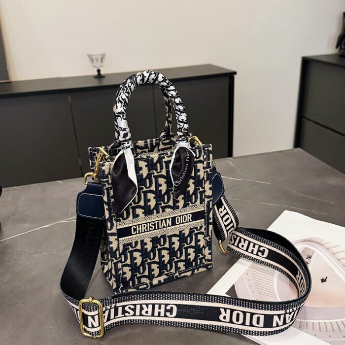 Sac femme 2025 nouveau sac fourre-tout mode européenne et américaine polyvalent sac à main vendu façonné broderie une épaule sac à bandoulière marée
