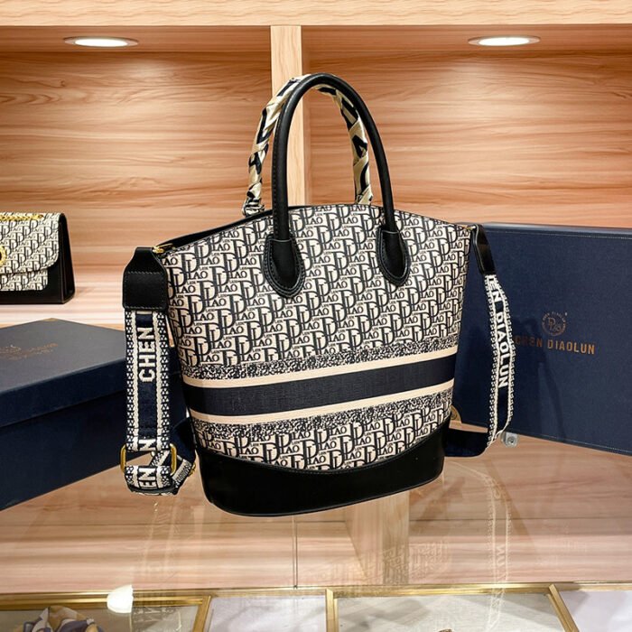 D maison broderie mode grande capacité sac fourre-tout sac femme 2025 nouveau sac shopping polyvalent épaule sac fourre-tout à bandoulière - Image 3