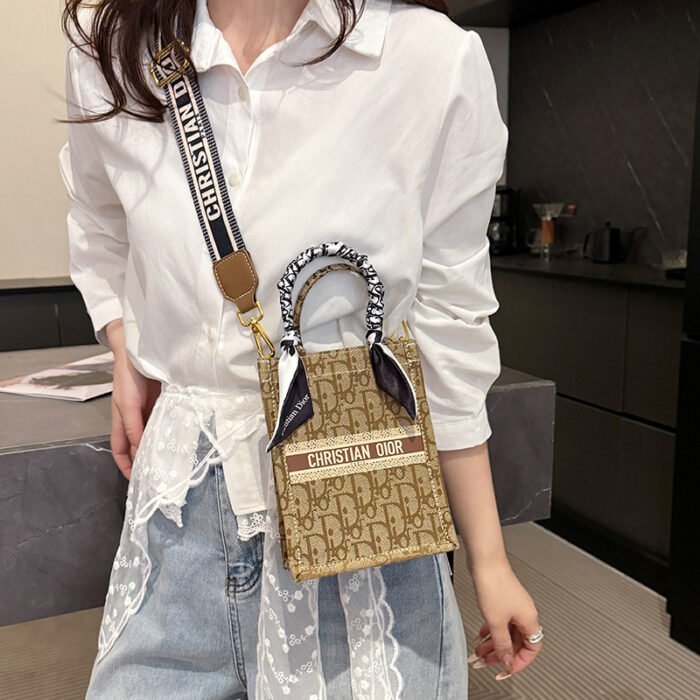 Sac femme 2025 nouveau sac fourre-tout mode européenne et américaine polyvalent sac à main vendu façonné broderie une épaule sac à bandoulière marée - Image 3